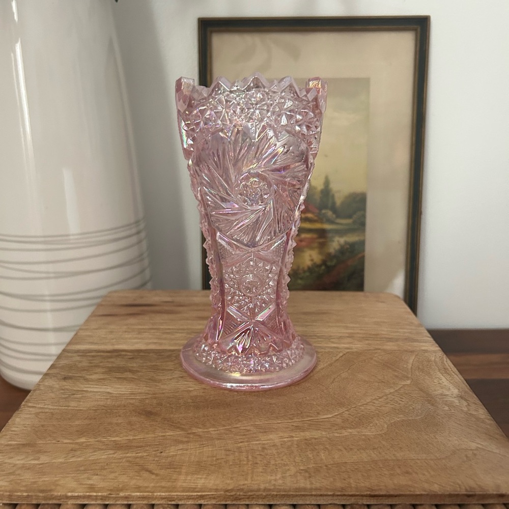 LE Smith Aztec Heritage Carnival Glass Whirling Star Vase Sawtooth Rim Pink